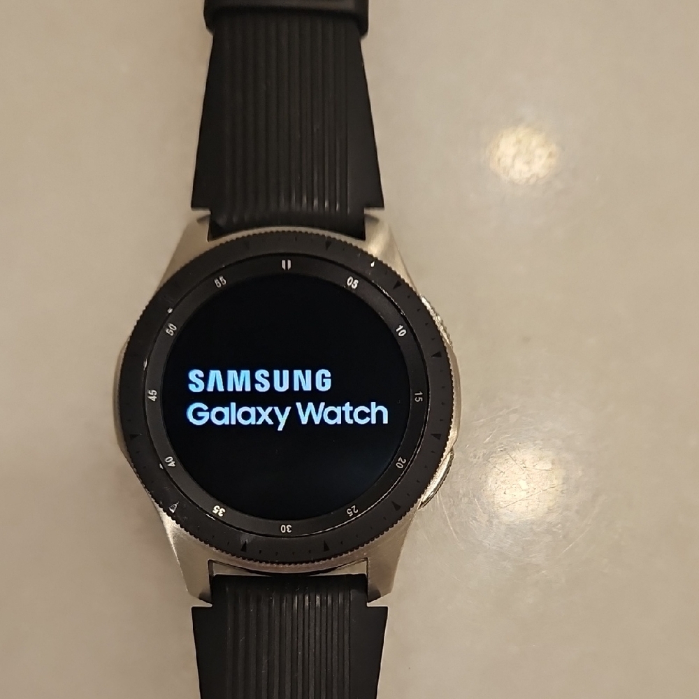 Samsung Smartwatch 46mm - Silver and Black
